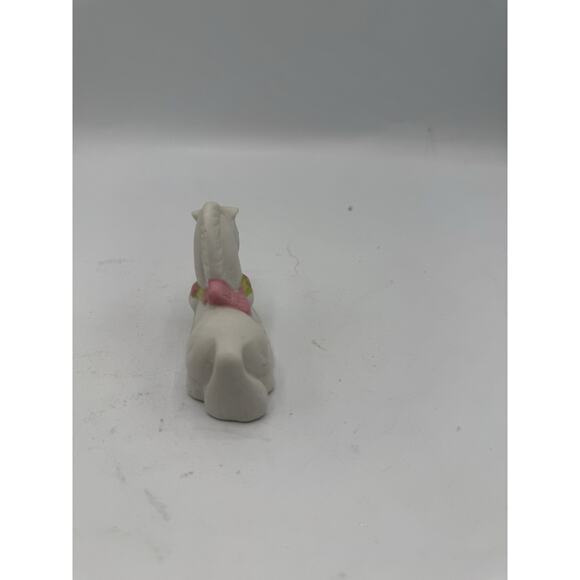 Mini Ceramic Unicorn Figurine 3” Laying White Gold Horn Floral Garland - Picture 4 of 7